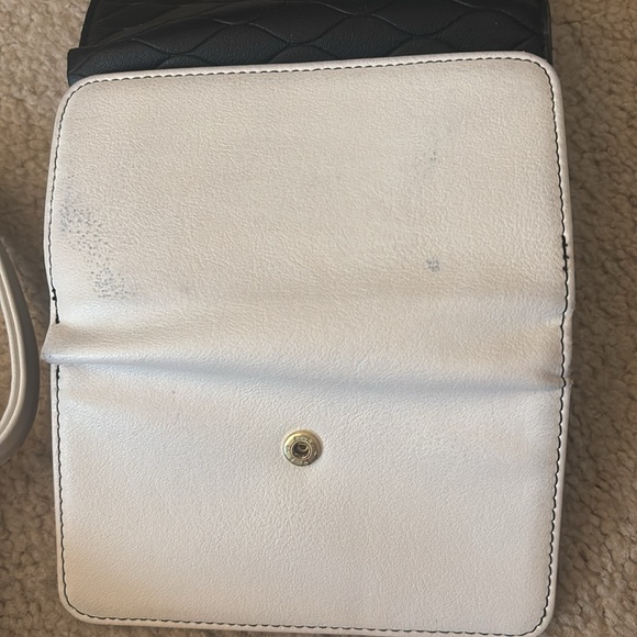 TRAVELSMITH | RFID Safe black and white crossbody purse‎ and wallet - Picture 3 of 7